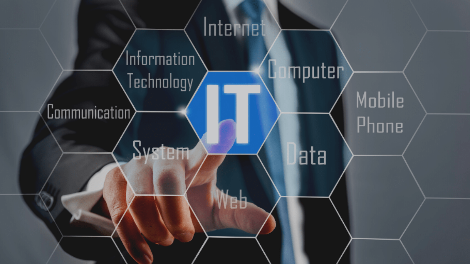 Een man wijst naar IT. Omliggend onderdelen die bij ICT horen
